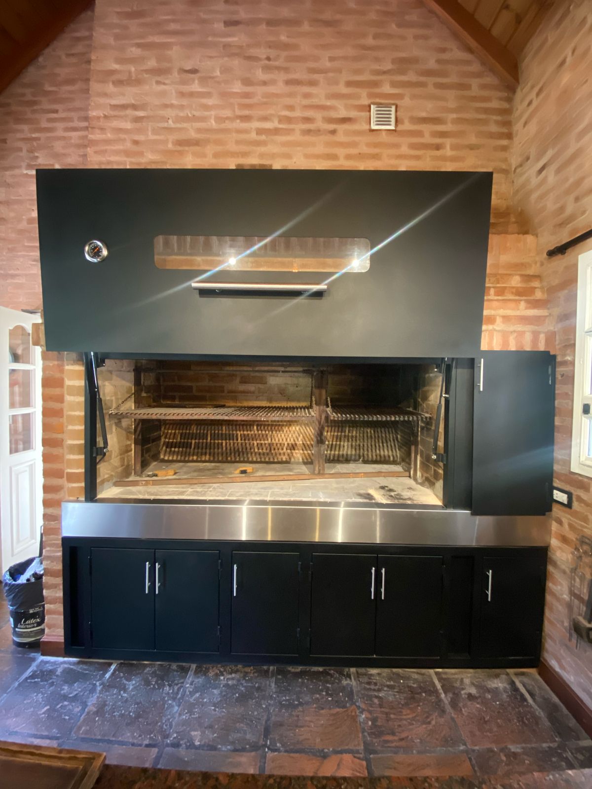 Guillotina abierta con parrilla y puerta lateral en acero inoxidable