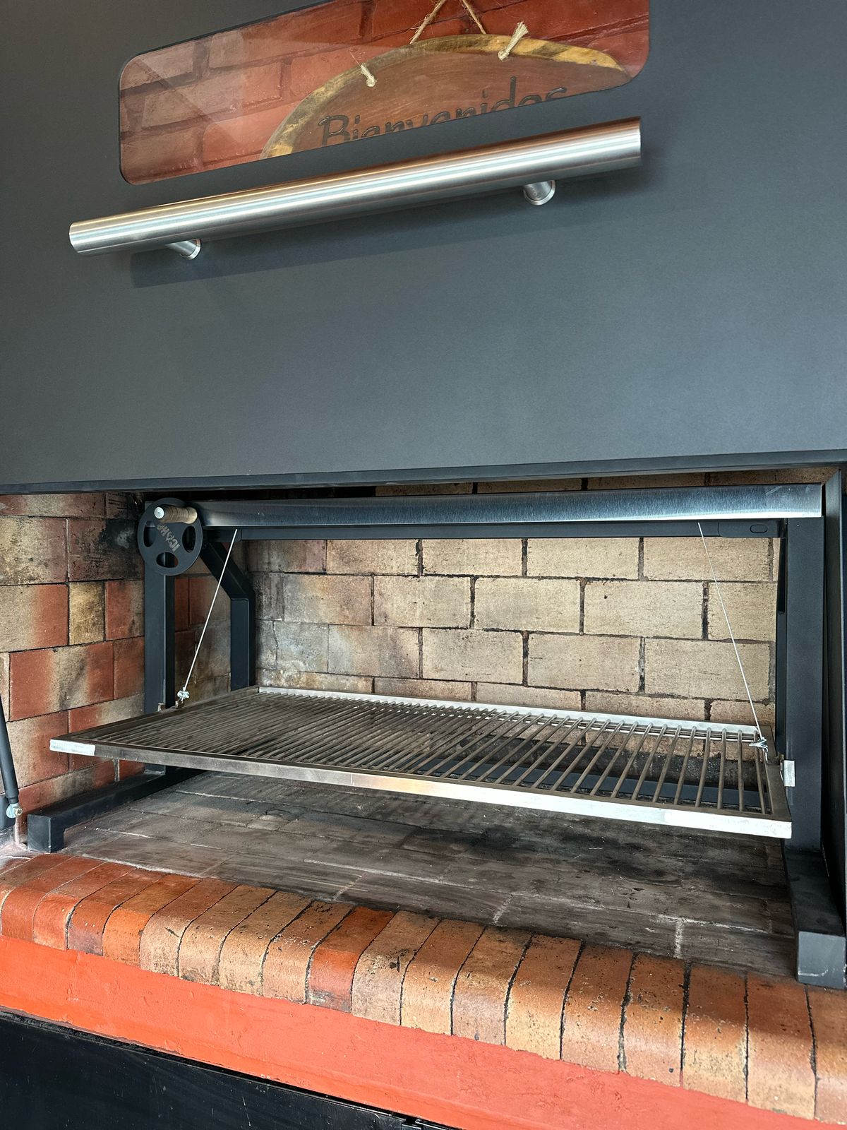 Detalle de emparrillado con sistema de elevación a manivela